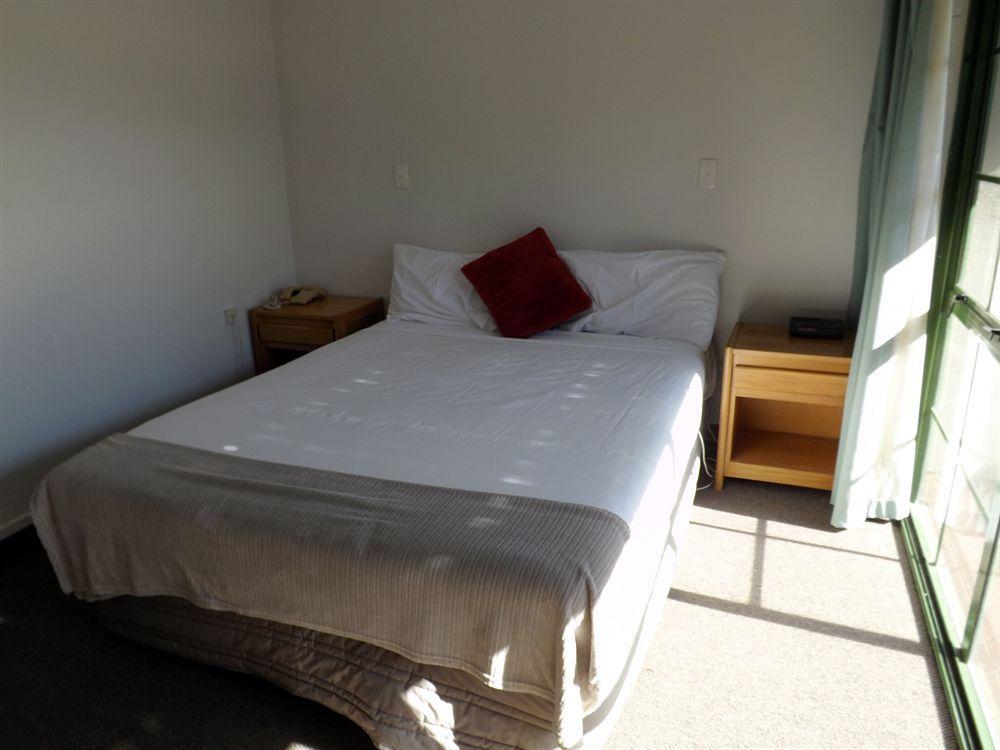 Karaka Tree Motel Taupo Ngoại thất bức ảnh