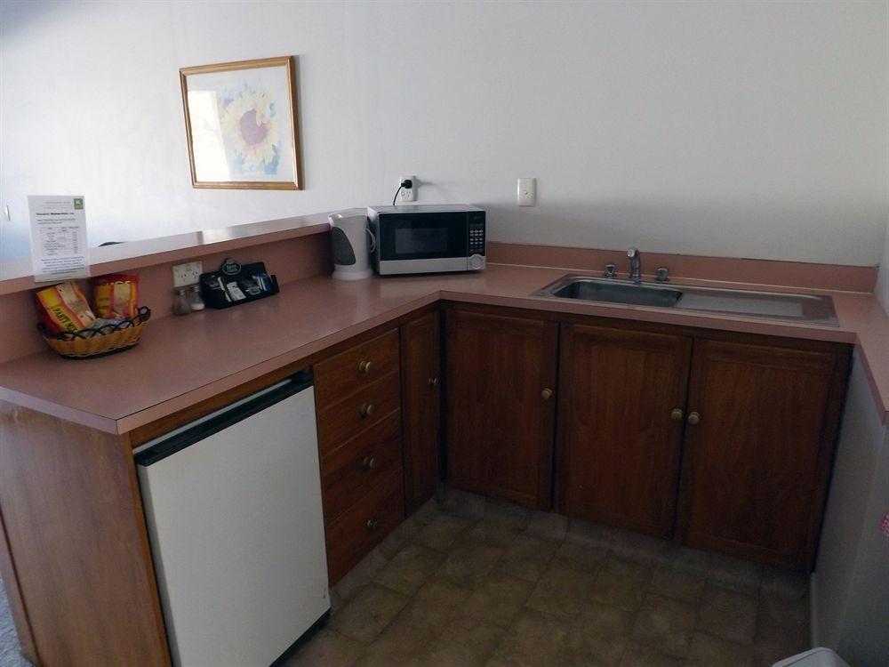 Karaka Tree Motel Taupo Ngoại thất bức ảnh