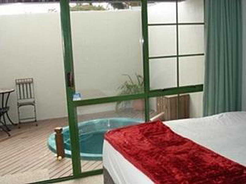 Karaka Tree Motel Taupo Ngoại thất bức ảnh