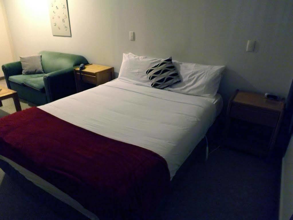 Karaka Tree Motel Taupo Ngoại thất bức ảnh