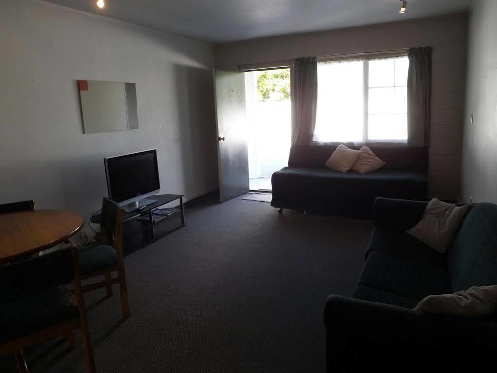 Karaka Tree Motel Taupo Ngoại thất bức ảnh