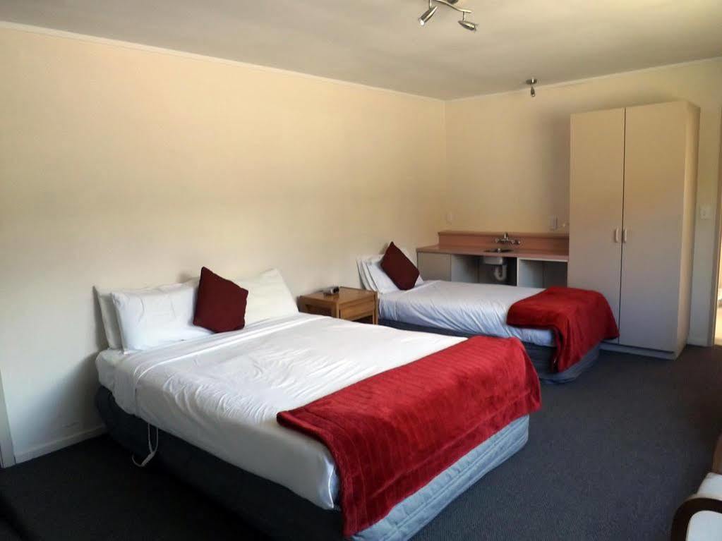Karaka Tree Motel Taupo Ngoại thất bức ảnh