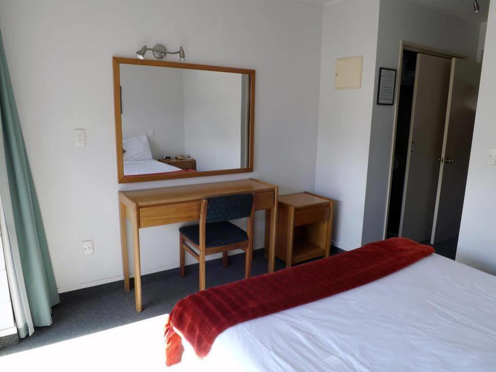 Karaka Tree Motel Taupo Ngoại thất bức ảnh