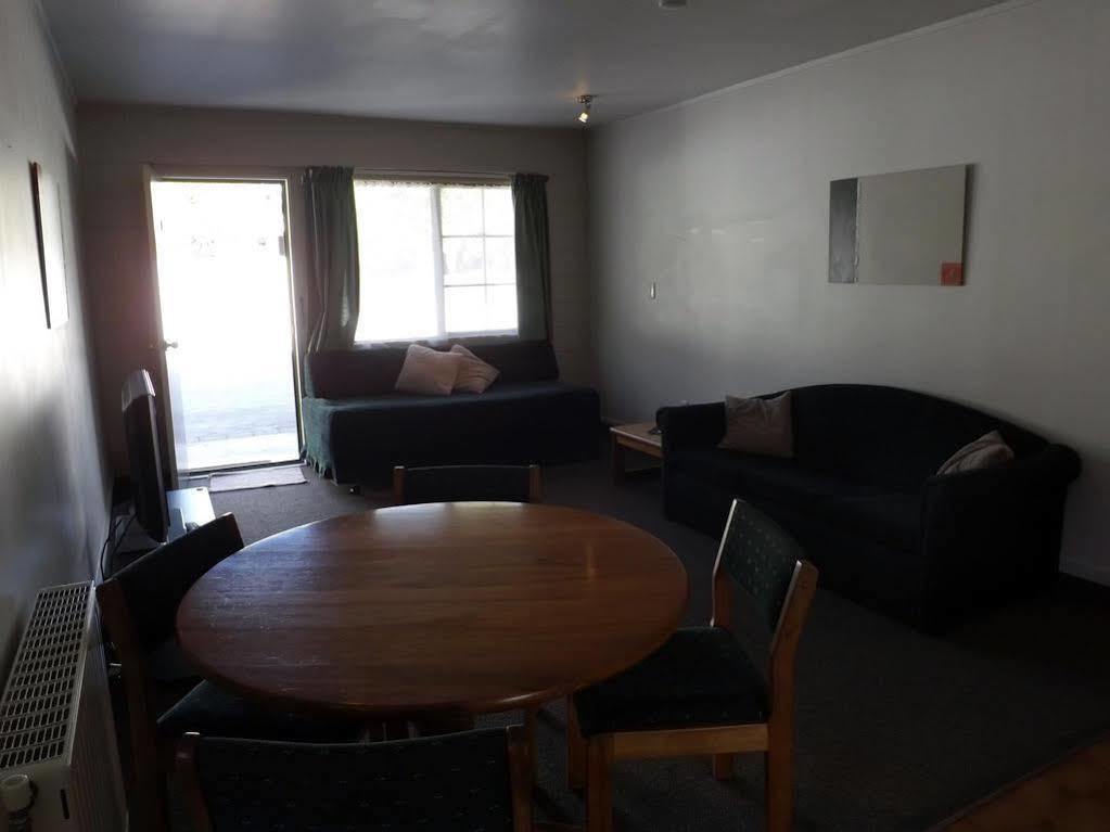 Karaka Tree Motel Taupo Ngoại thất bức ảnh