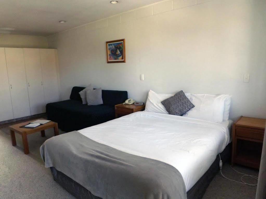 Karaka Tree Motel Taupo Ngoại thất bức ảnh