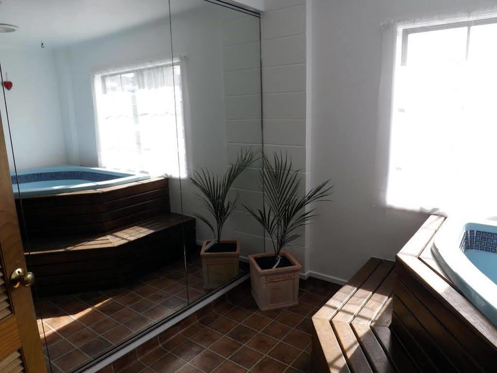 Karaka Tree Motel Taupo Ngoại thất bức ảnh