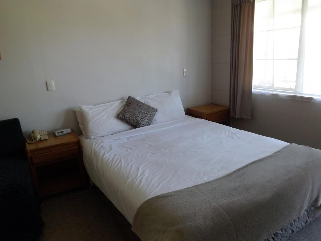 Karaka Tree Motel Taupo Ngoại thất bức ảnh