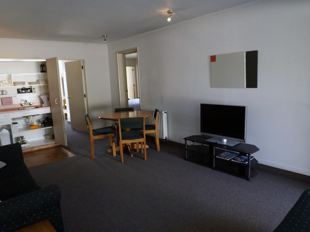 Karaka Tree Motel Taupo Ngoại thất bức ảnh